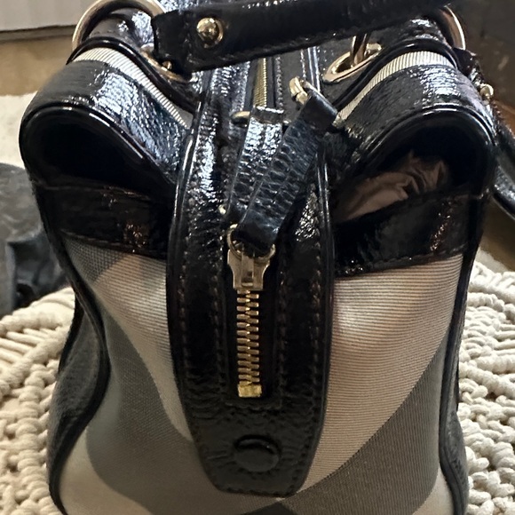 DAKS Black Textured Handbag with Gold Details - Picture 13 of 16